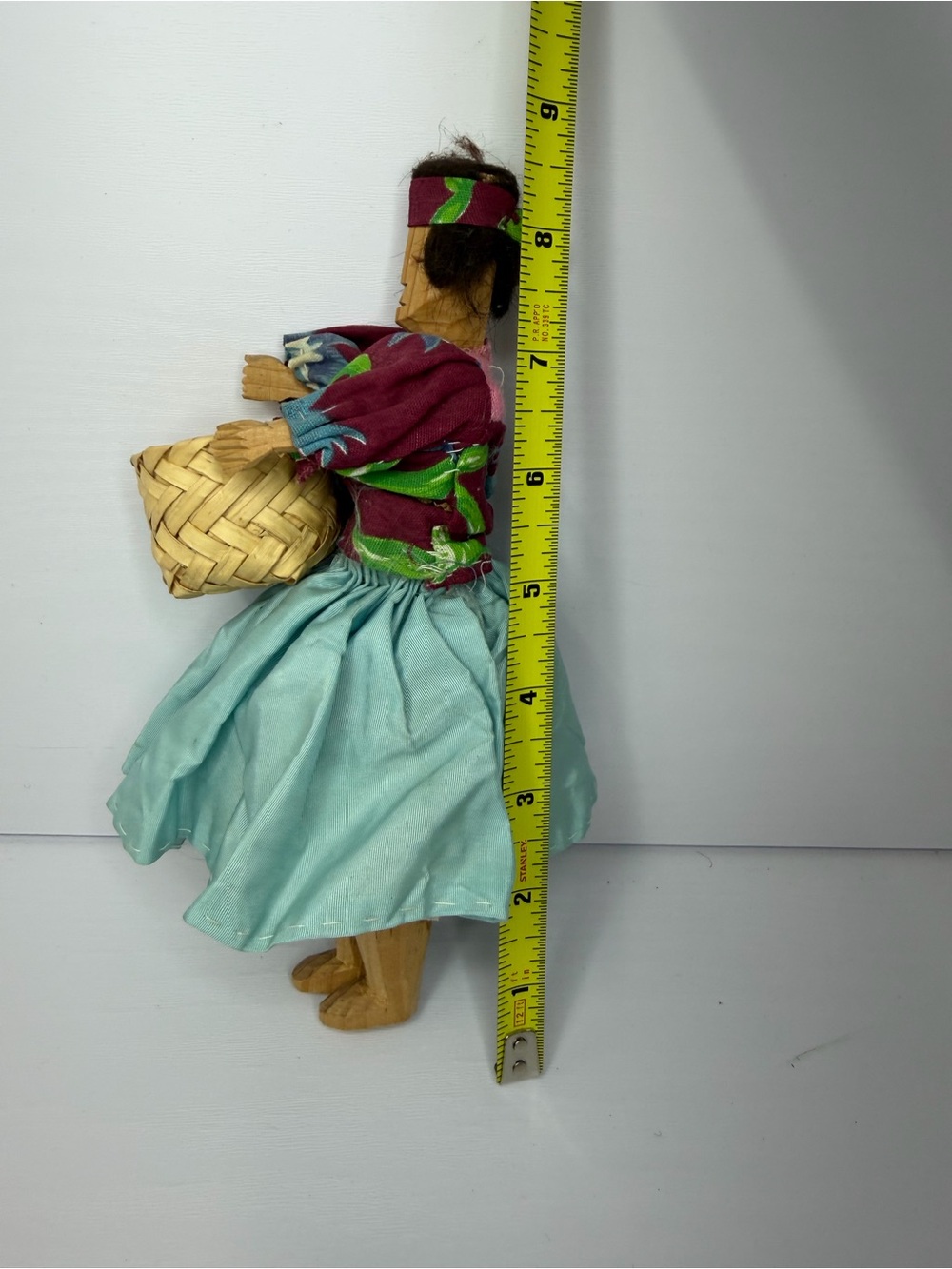 Vintage Handmade Wooden Folk Art Female Figurine Woven Basket Latin America 8" - Picture 5 of 6